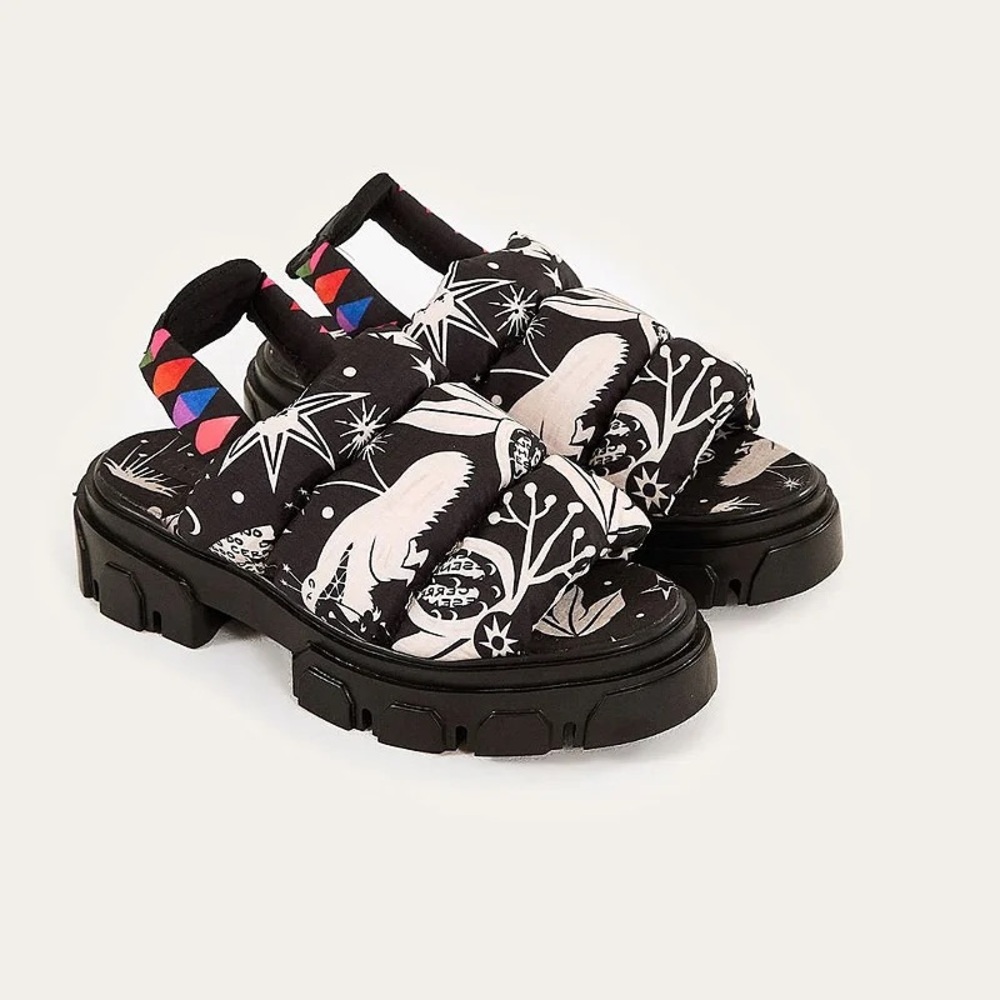 Farm Rio Cerrado Sky Puffer Sandals, NWT